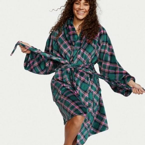 Victoria's Secret Plush Green, Pink Plaid Robe w/ Belt and pockets - Picture 16 of 16